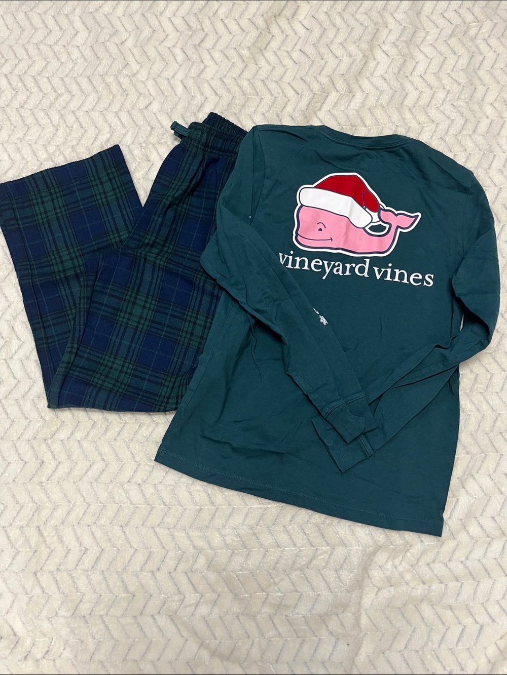 Vineyard Vines Long-Sleeve Whale Holiday Pajama Set with Plaid Pants